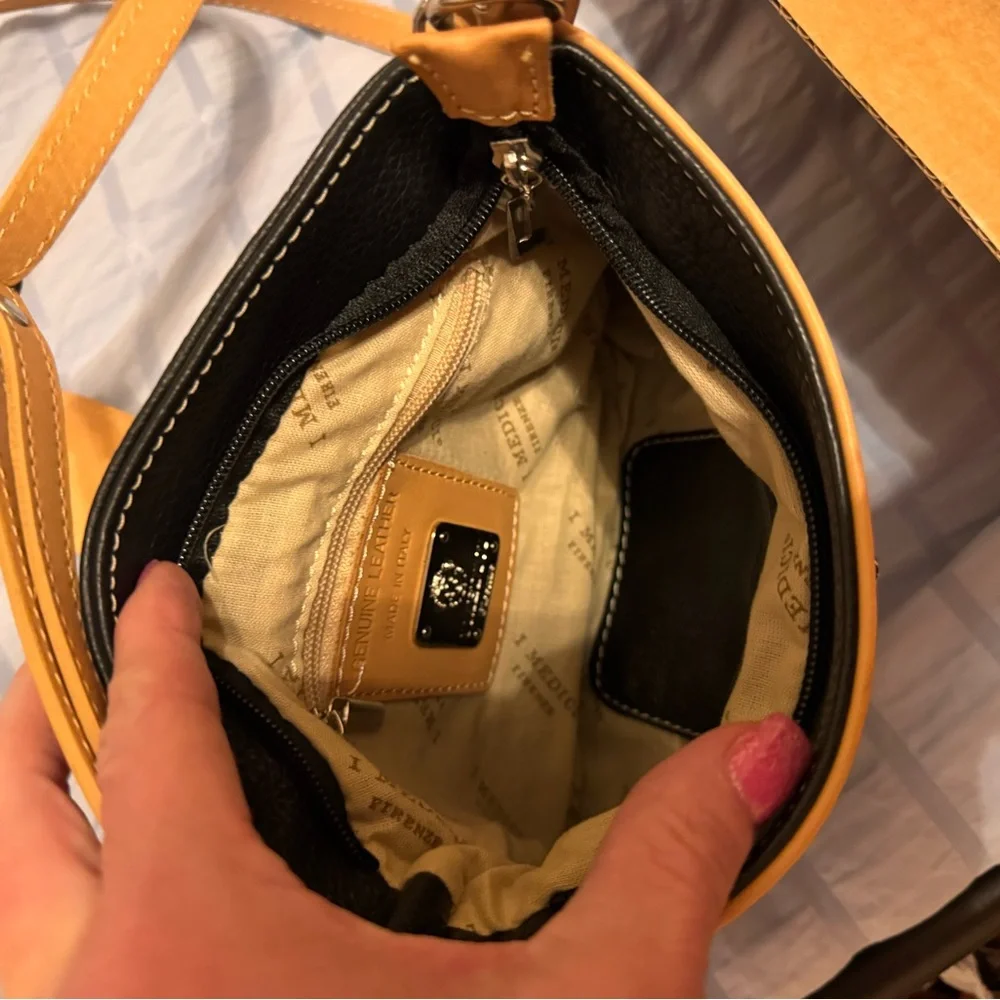 Elegant Black and Tan Crossbody Bag - Picture 4 of 4